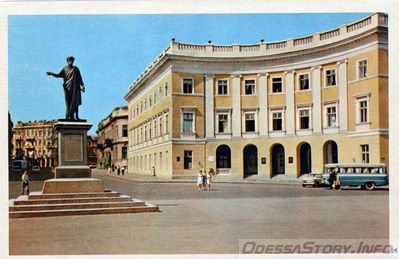 26_Pamyatnik_A_E_Rishele2C_byvshemu_v_1803-1813_gg_gradonachalnikom_Odessy.jpg