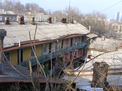 Деволановский спуск 1
Вид во двор со склонов 
