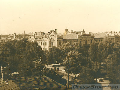 Александровский проспект, 6, 1942-1943 гг.
С румынского сайта. 
Vedere generală asupra sediul Misiunii Ortodoxe Române din Transnistria
