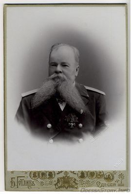 полковник, инженер-механик Российского флота Николай Васильевич Демченко. 1908
Готлиб
добавлено с - http://www.kabinet-auktion.com/
