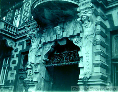 Гоголя, 14
доходный дом А. Тработи, 1890, арх. П.У. Клейн,
1906, реконструкция и дворовые флигели, арх. Б.А. Бауэр, 
2001, восстановление фасадов.
фото Никитенко, 70-е годы
