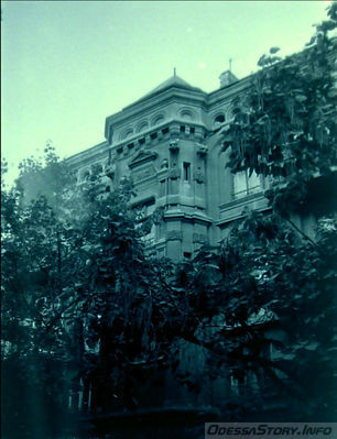 Екатерининская, 9
секция торговых рядов Пале-Рояля, 1840-1843, арх. Г.И.Торичелли, И.О.Даллаква
1903 перестройка под дом братьев Л. и Ю. Лантье, арх. Г.К.Шеврембрандт
фото Владимира Георгиевича Никитенко, 70-е годы
