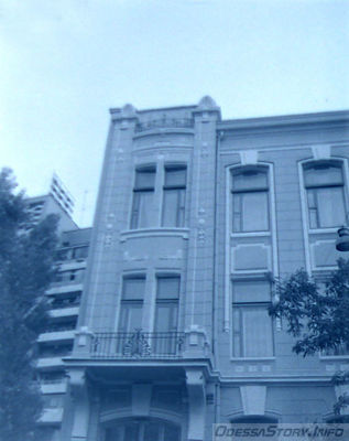 Канатная, 31
доходный дом Бишлера, арх. Домбровский В.А., 1909-1910 гг
1980-1981  реконструкция для гостиницы обкома КПУ, арх. Быков В.Р.
фото Никитенко, 70-е годы
