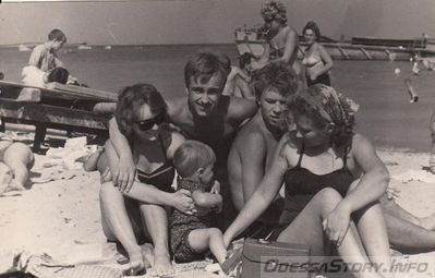 Отрада
Август 1964 г. На заднем плане видна одна (левая) из двух барж.
добавил - Лысый0
