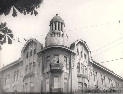 Почтовая, 28
добавлено с - http://www.facebook.com/photo.php?fbid=474106654661&set=o.168792266481678
