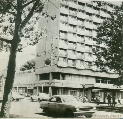 Ришельевская, 59 
гостиница "Черное море", 1972, арх. И.Н. Иванов, В.В. Савченко, Л.В. Василенко, Л.А. Харитонов, Н.И. Кучеренко
фото до 1977 года
