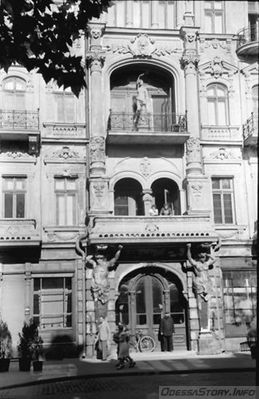июнь 1943 года
фото - Willy Pragher
добавил - Sergey_L
оригинал находится - https://www2.landesarchiv-bw.de
