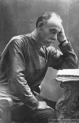 Исай Борисович Галюзман (1825 - 1921). Одесса, 1920 год
фото и описание - Виктор Корченов
"Исай Борисович Галюзман (1825 - 1921). Одесса, 1920 год.
 Мой дедушка.
Окончил Императорский Новороссийский университет физико - математического факультета. Кандидат естественных наук. 
С 1901 года заведовал  вечерней школой для взрослых, учрежденной Д.А.Рубинрот (Галюзман), моей бабушкой. Товарищ (заместитель) председателя фотографического отдела Од. отделения Имп. русского технического о-ва"

