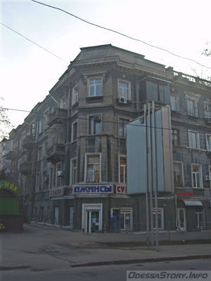 Пастера, 50 (угол Дворянской)
