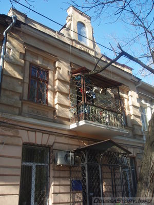 Александровский проспект, угол Кировского сквера
