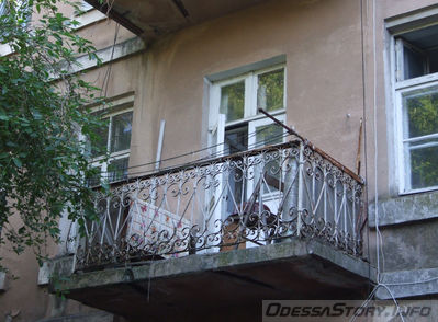 Ольгиевский спуск  7
Отдельностоящий жилой дворовой задний флигель.
Ключевые слова: доходный_дом балкон