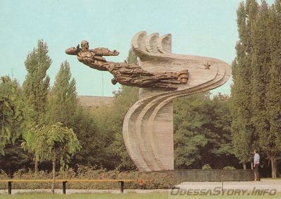 Памятник авиаторам 69 истребительного полка
Скульпторы: Н. Еременко, А. Патров.
Архитектор - В. Мироненко.
Издание Министерства связи СССР, 1983 год. 
Фото Г. Буланова
Добавил Kamin
