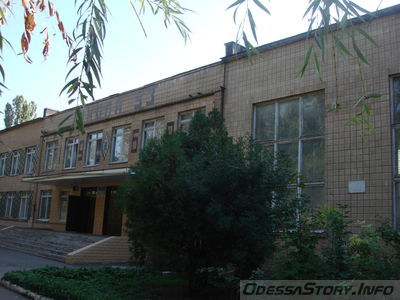 Школа №53.Здесь с 1971 по 1979 год учился Еленич Юрий Васильевич,погиб в Афганистане в 1983 году.
Находится на улице Генерала Петрова,34.Школа №53
